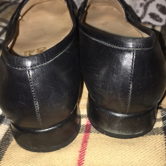 Ferragamo ladies leather shoes 6 and half - Picture 7 of 10